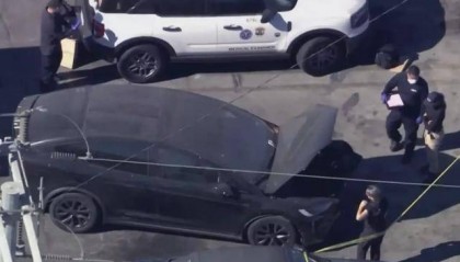 知名歌手名下特斯拉车内发现尸体,死者身份不明