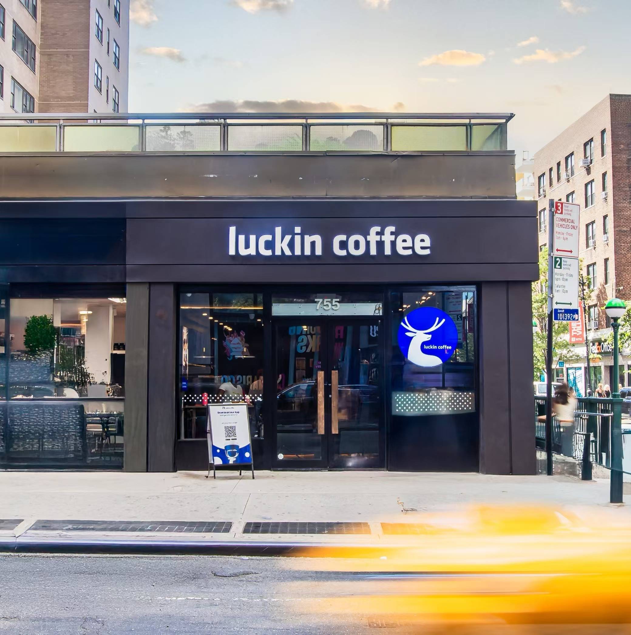 瑞幸咖啡，开进星巴克“老家”