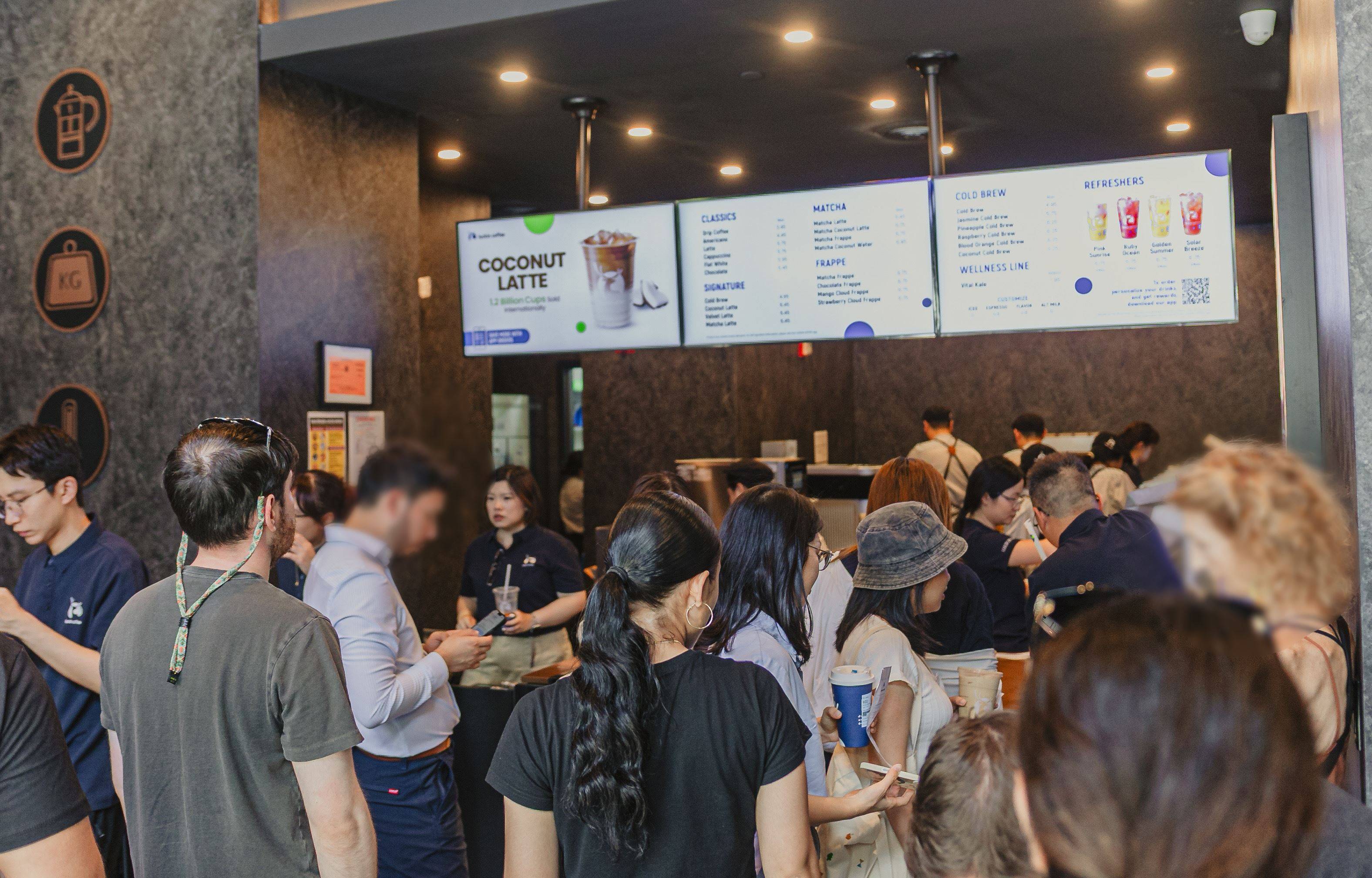 瑞幸咖啡，开进星巴克“老家”