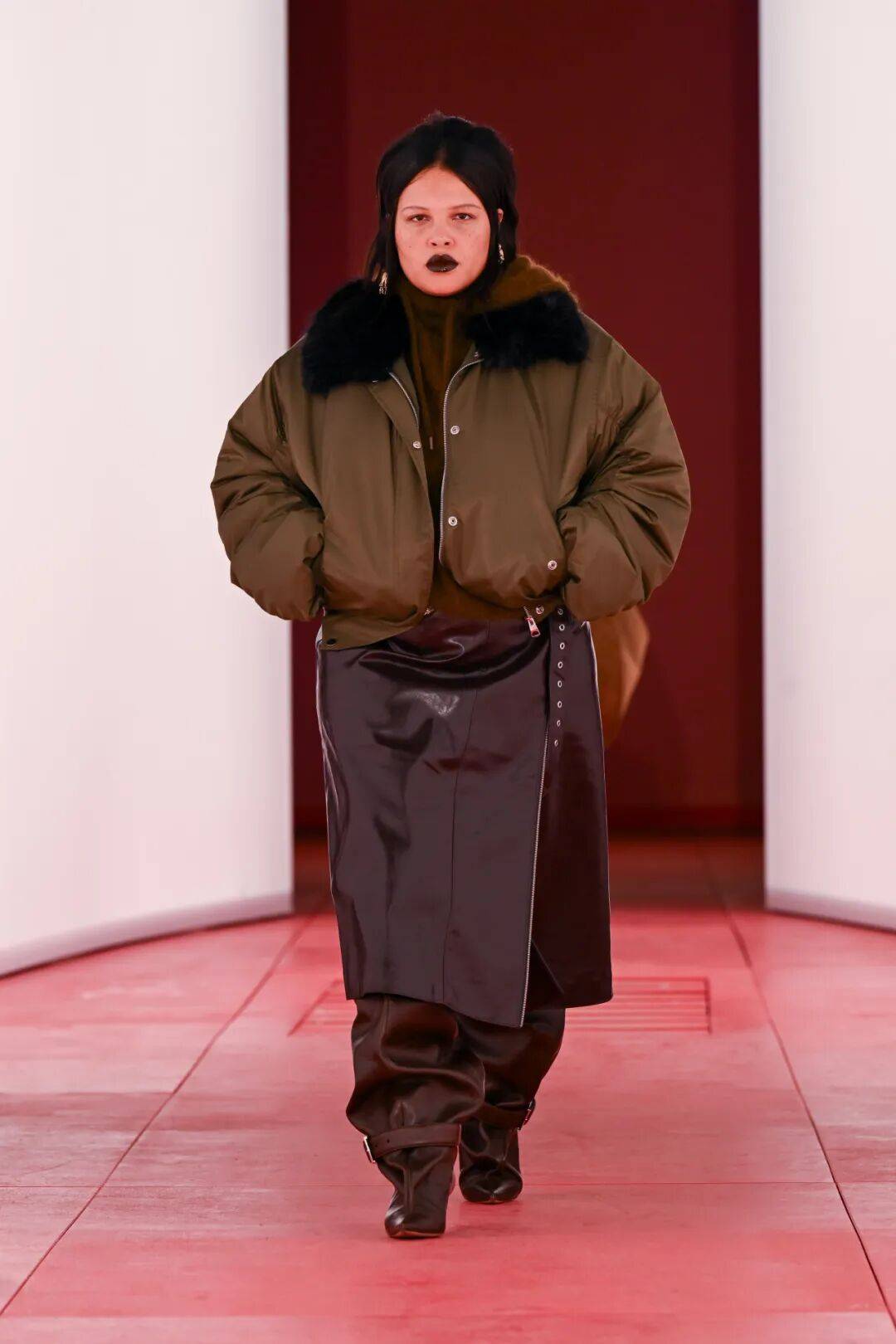 阔别七年重返T台的H&M,终于暴露野心了