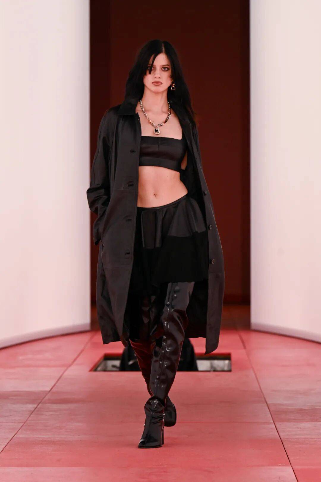 阔别七年重返T台的H&M,终于暴露野心了