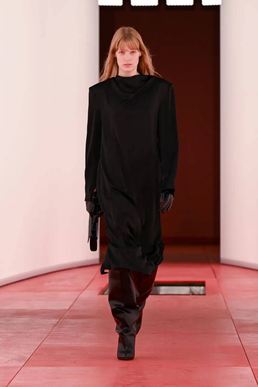 阔别七年重返T台的H&M,终于暴露野心了