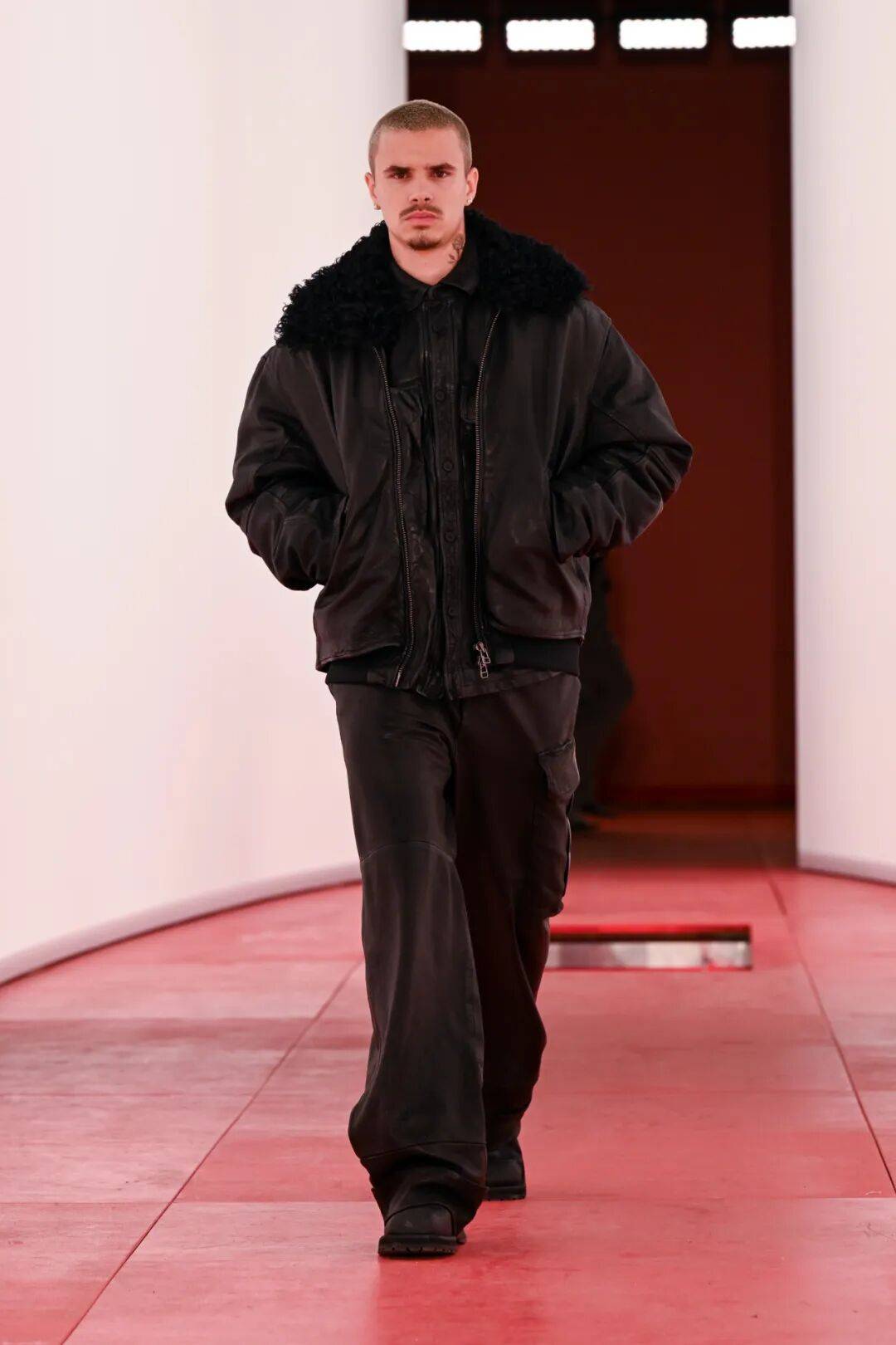 阔别七年重返T台的H&M,终于暴露野心了