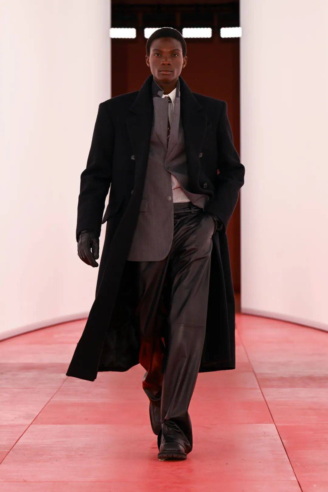 阔别七年重返T台的H&M,终于暴露野心了